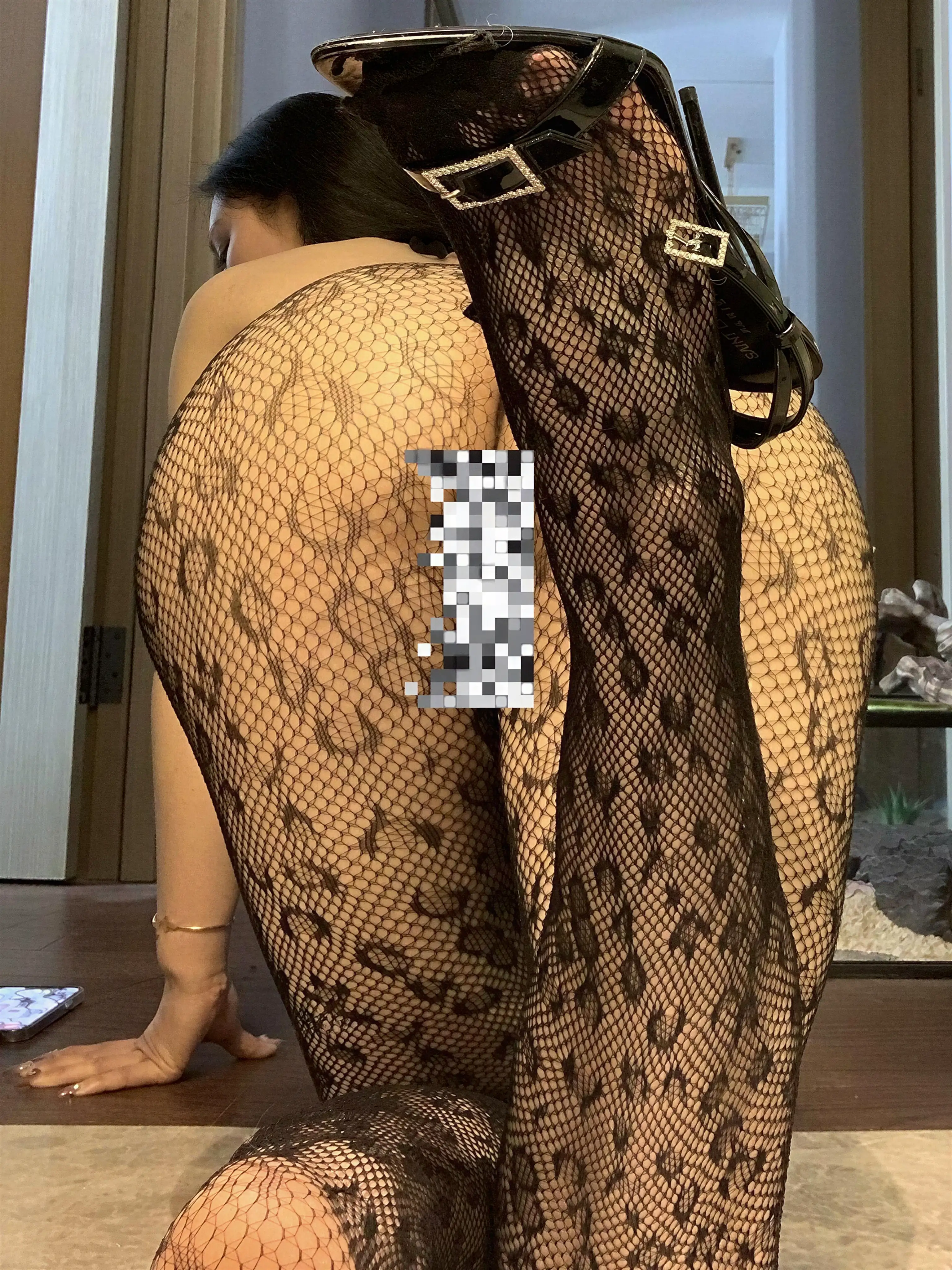 不爱笑的赛琳 – 性感渔网丝袜高跟 9P